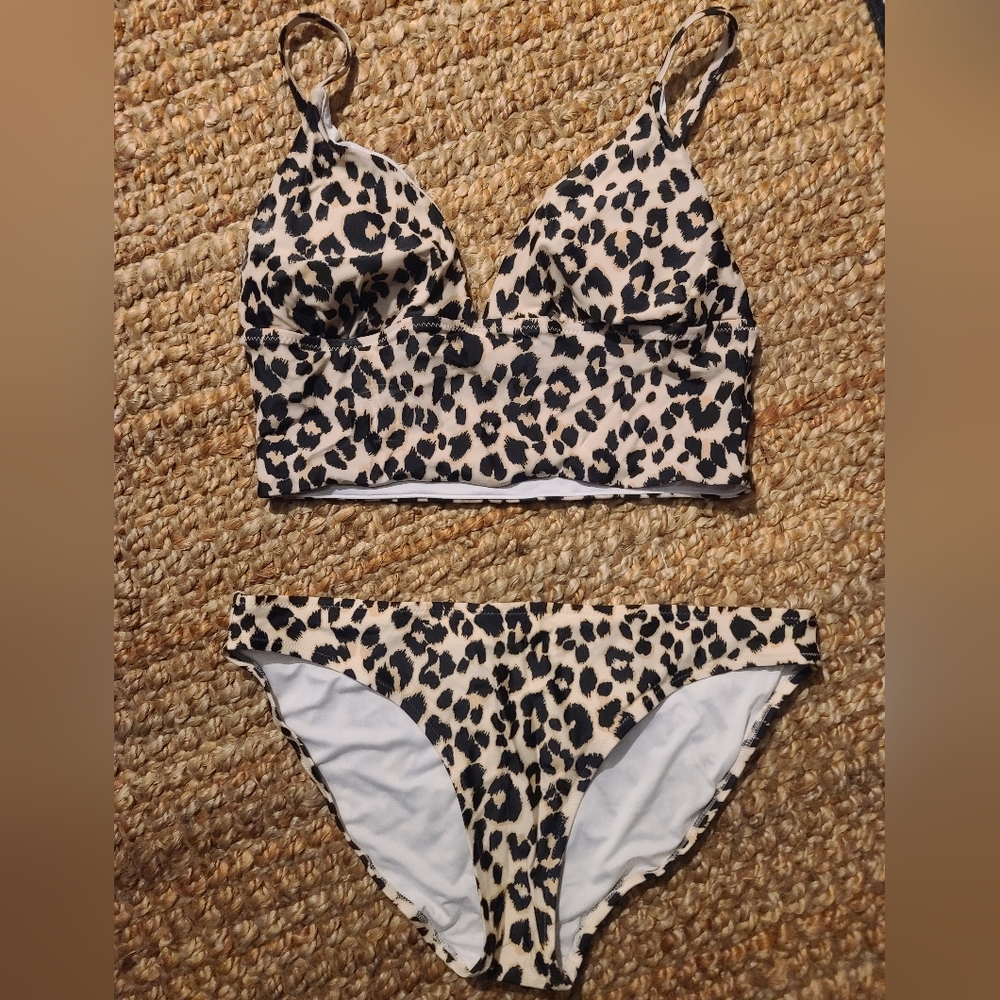 Old Navy leopard/cheetah print bikini, size Large